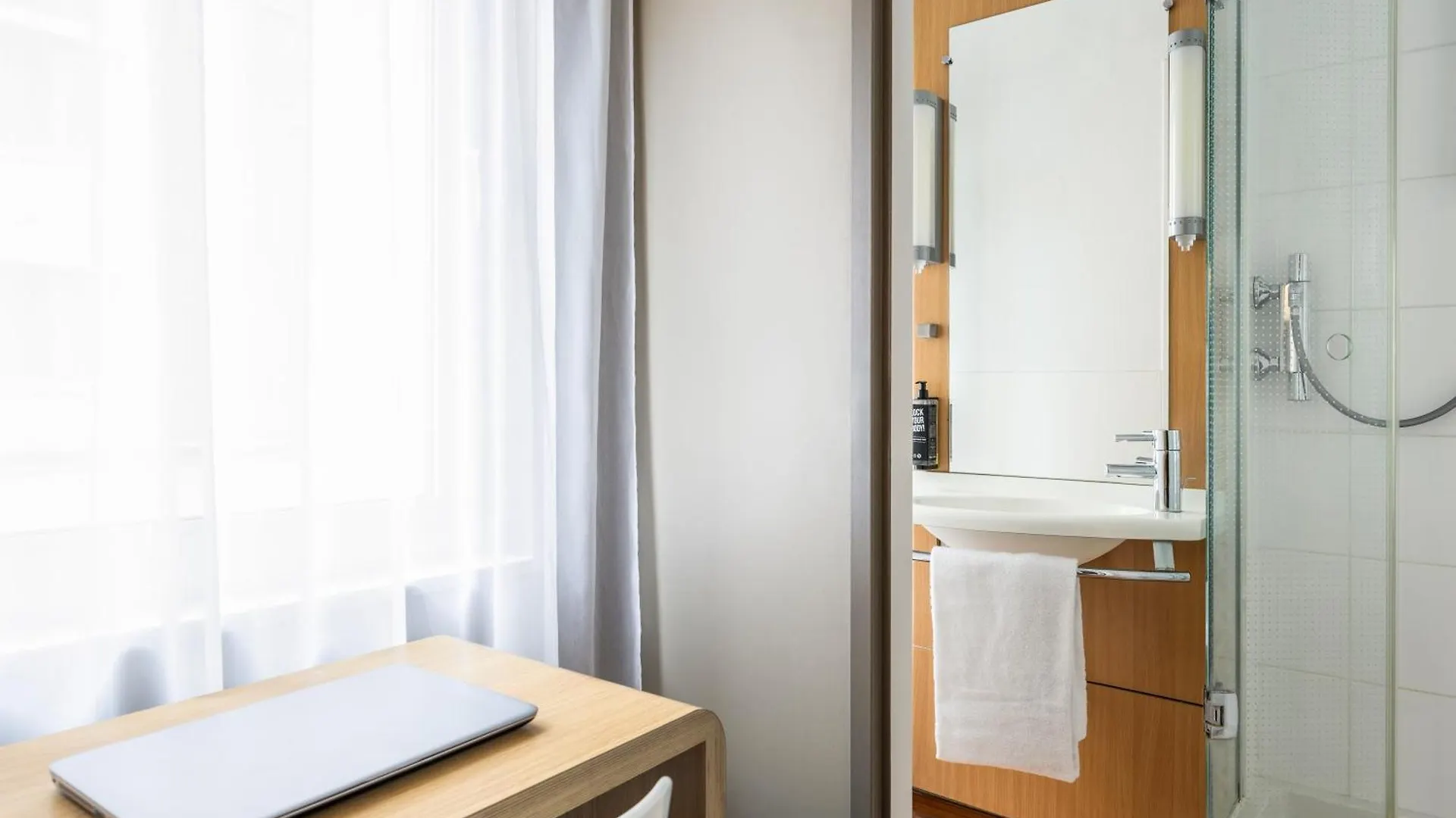 Ibis Brussels City Centre 3*,